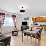 Manelito House